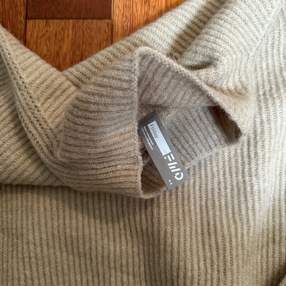 FWD | Friday Beige Ribbed Turtleneck Sweater Size Medium / Large - Picture 6 of 7